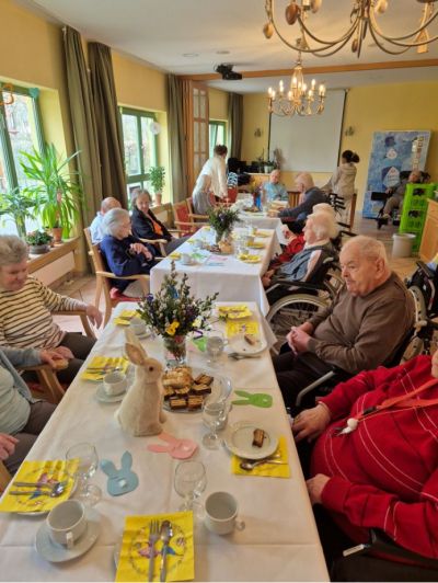 Hallbergmooser Frauen Union und der Rosa Osterhase  – Bild 1